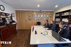 The Vietnamese Embassy in Australia joins the online meeting. (Photo: VNA) 
