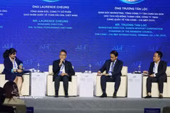 Experts discuss “Sustainable Global Value Chains: Green Logistics” at the event. (Photo: VNA)