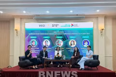 The panel discussion at the conference on sustainable trade practices for effective exports by women-owned and gender-responsive enterprises in Hanoi on August 27. (Photo: VNA)