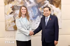National Assembly Chairman Tran Thanh Man meets Chairwoman of the Italy – Vietnam Parliamentary Friendship Group Chiara Gribaudo. (Photo: VNA) 