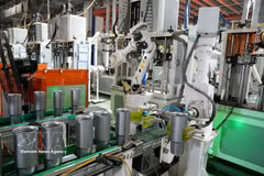 An automated robot operates on the production line at CAYI Technology Vietnam Co., Ltd. in Yen Phong II-C Industrial Park, Bac Ninh city. (Photo:VNA) 