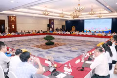 At the working session between Ho Chi Minh City leaders and young officials of the three parties of Vietnam, Laos and Cambodia. (Photo: VNA)