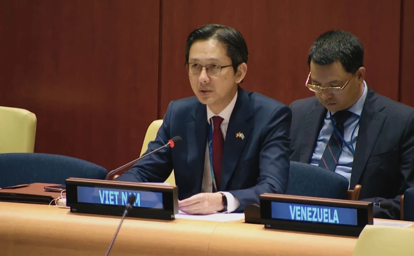 Ambassador Do Hung Viet, Permanent Representative of Vietnam to the United Nations, speaks at a debate on peace in Africa. (Photo: VNA)