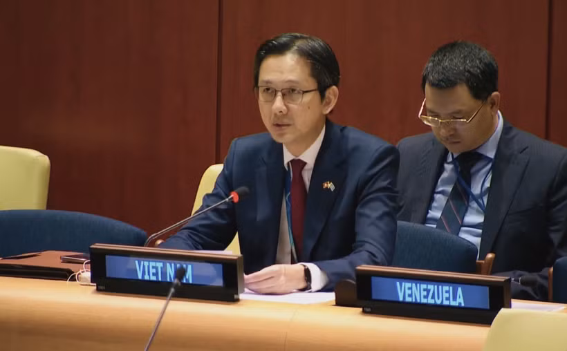 Ambassador Do Hung Viet, Permanent Representative of Vietnam to the United Nations, speaks at a debate on peace in Africa. (Photo: VNA)