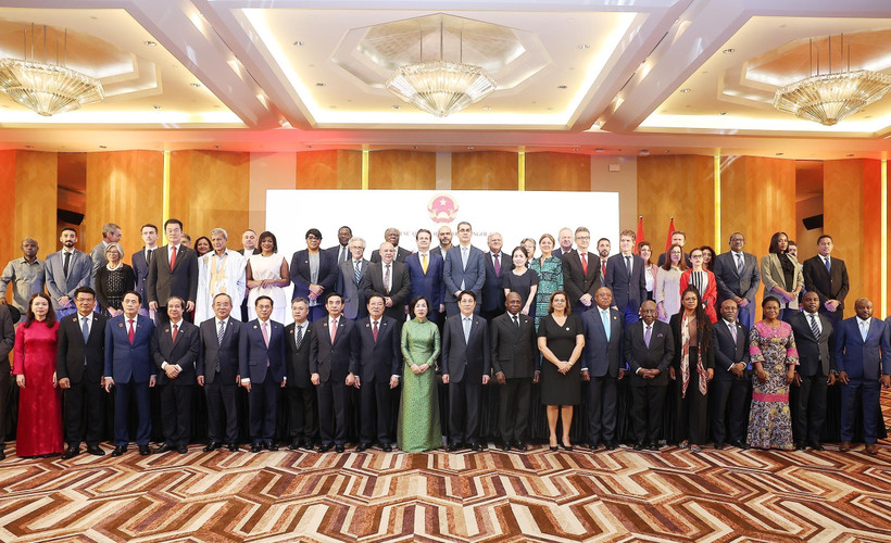 Participants in the ceremony that marks the 50th anniversary of Vietnam-Angola diplomatic relations (November 12, 1975–2025). (Photo: VNA)
