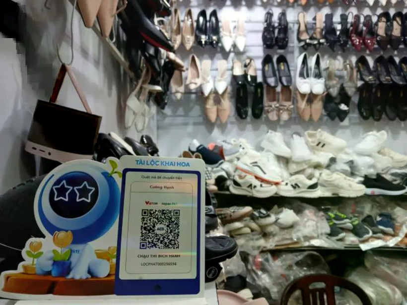 A kiosk selling footwear products. Fintech solutions should focus on simplicity, ease of use and affordability for small businesses and business households. (Photo: VNA) 