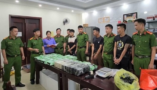 Nghe An police confiscate the drugs (Photo: laodong.vn)