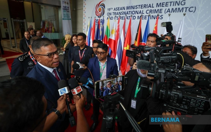 Malaysian Home Minister Datuk Seri Saifuddin Nasution Ismail (left) during a press conference at the 19th ASEAN Ministerial Meeting on Transnational Crime (AMMTC) and Related Meetings, September 10, 2025. (Photo: Bernama)
