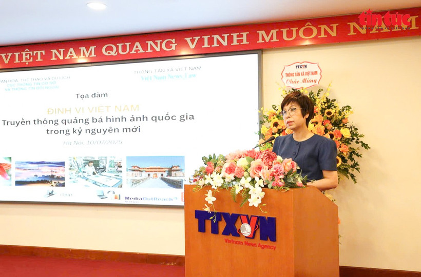 VNA General Director Vu Viet Trang speaks at the roundtable. (Photo: VNA)