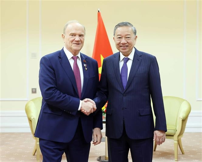 General Secretary of the CPV Central Committee To Lam (R) and Chairman of the KPRF Central Committee Gennady Zyuganov. (Photo: VNA)