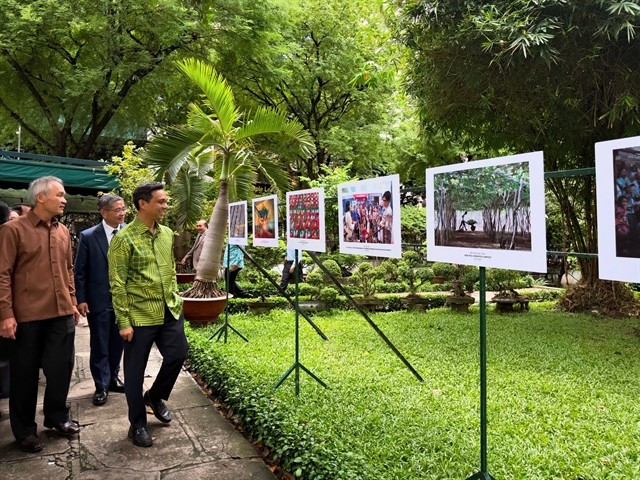 The exhibition “The Beauty of ASEAN Nations – Vietnam’s Imprint” highlights the beauty of nature and people of ASEAN countries, and is open until September 5 at IDECAF in Sai Gon ward. (Photo courtesy of artLIVE)