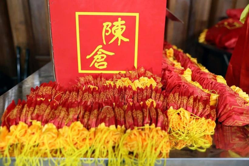 As many as 180,000 food parcels have been prepared for distributing to visitors at Tran Thuong Temple in the northern province of Ha Nam. (Photo: VNA)