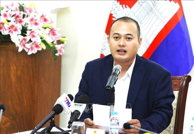 Thong Mengdavid, an expert in geopolitics and international security at the Royal University of Phnom Penh, at the seminar (Photo: VNA)