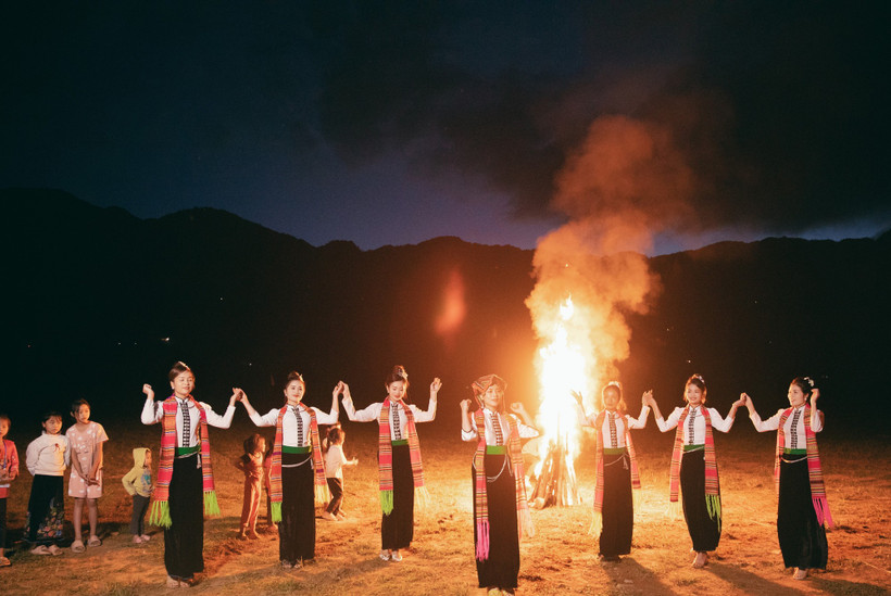 Building a modern, synchronous communication strategy is considered an important step to spread Vietnamese values. (Photo: VietnamPlus)