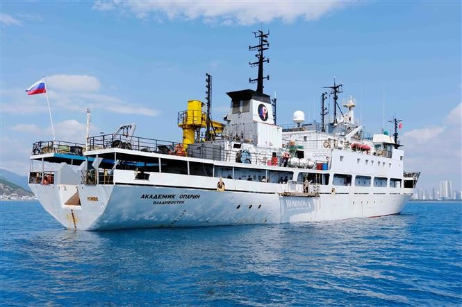 Russian research vessel Akademik Oparin (Photo: VNA)
