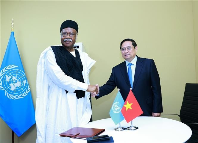 PM Pham Minh Chinh (R) and President of the UN General Assembly Philemon Yang (Photo: VNA)