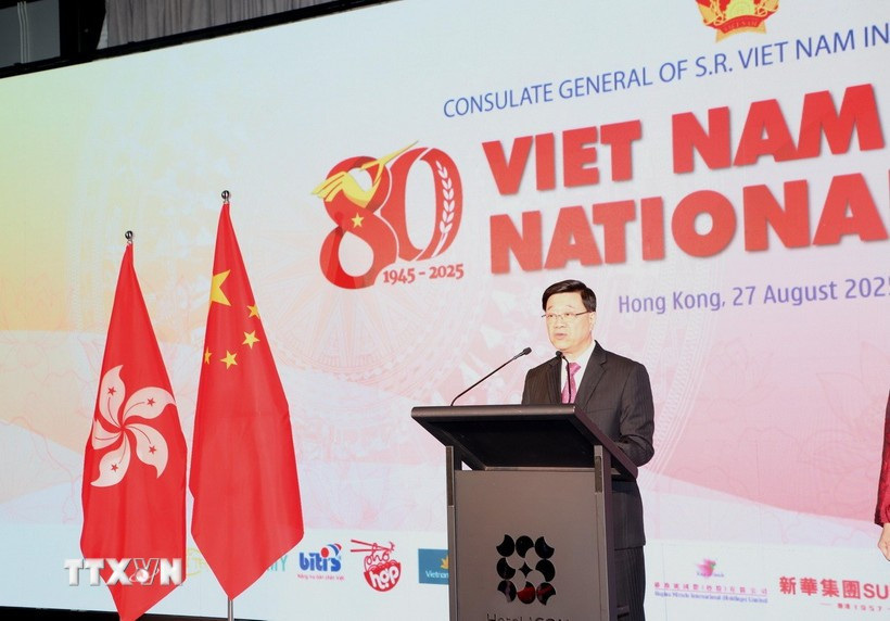 Chief Executive of the Hong Kong Special Administrative Region John Lee Ka-chiu speaks at the event (Photo: VNA)