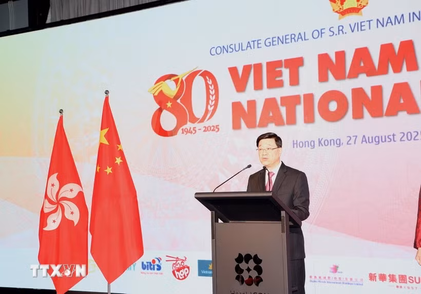 Chief Executive of the Hong Kong Special Administrative Region John Lee Ka-chiu speaks at the event (Photo: VNA)