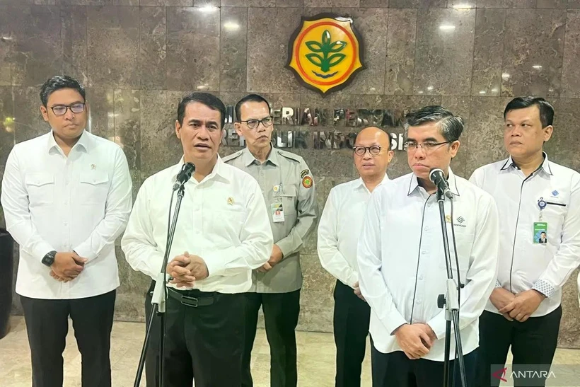 Indonesia's Agriculture Minister Andi Amran Sulaiman (second from left) and Manpower Minister Yassierli (second from right) in a press conference in Jakarta on March 3. (Photo: ANTARA)