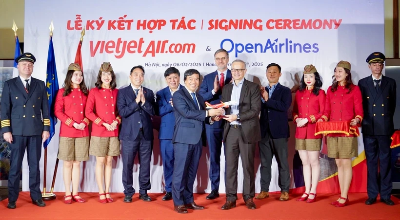 Vietjet and OpenAirlines sign a strategic partnership agreement in Hanoi on February 6. (Photo courtesy of Vietjet)