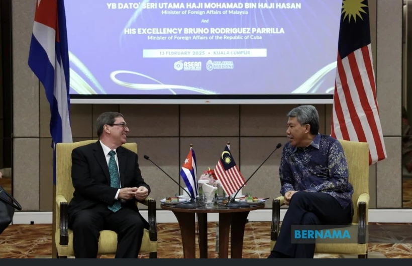 Malaysian Foreign Minister Seri Mohamad Hasan (right) and his Cuban counterpart Bruno Eduardo Rodriguez Parrilla in Kuala Lumpur on February 13. (Photo: Bernama)