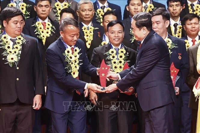 National Assembly Chairman Tran Thanh Man honours 95 outstanding workers who are Party members. (Photo: VNA)