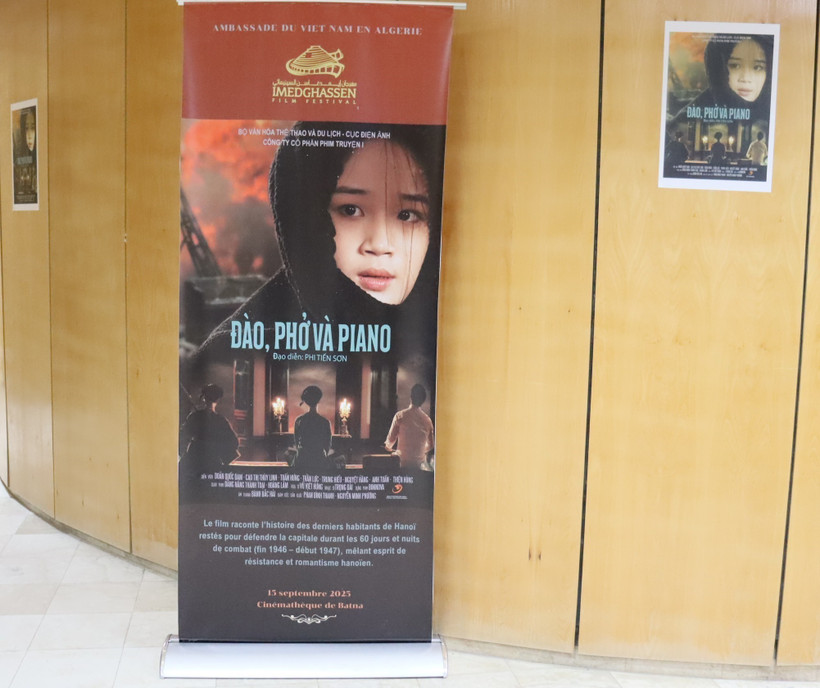 Vietnamese film “Dao, Pho va Piano” (Peach Blossom, Pho and Piano) is screened at the 5th Imedghassen International Film Festival, held in Batna, Algeria. (Photo: VNA)