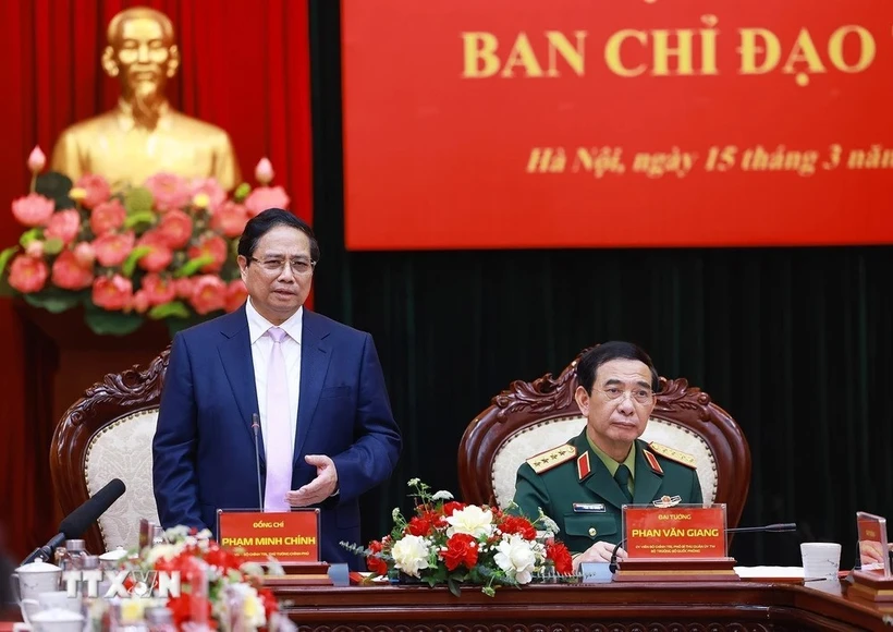 PM Pham Minh Chinh (L) speaks at a working session with Viettel. (Photo: VNA)