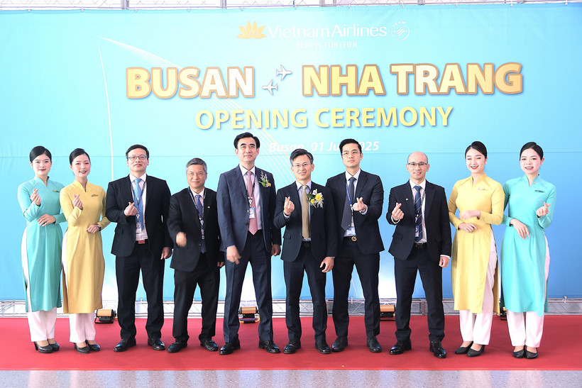 At the Busan-Nha Trang route opening ceremony. Photo: VNA 