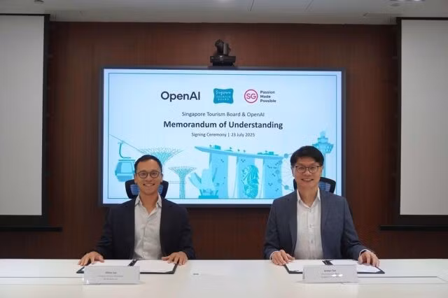 Oliver Jay, Managing Director of International, OpenAI (left) and Jordan Tan, Chief Technology Officer, Singapore Tourism Board at the MOU signing. (Photo: traveltradejournal.com)