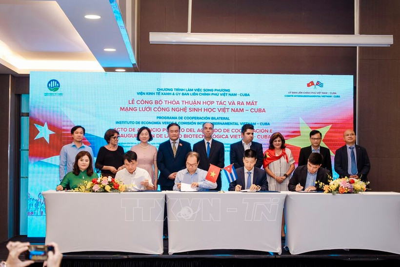 At the lauch of the Vietnam – Cuba biotechnology network in Hanoi on August 28. (Photo: VNA)