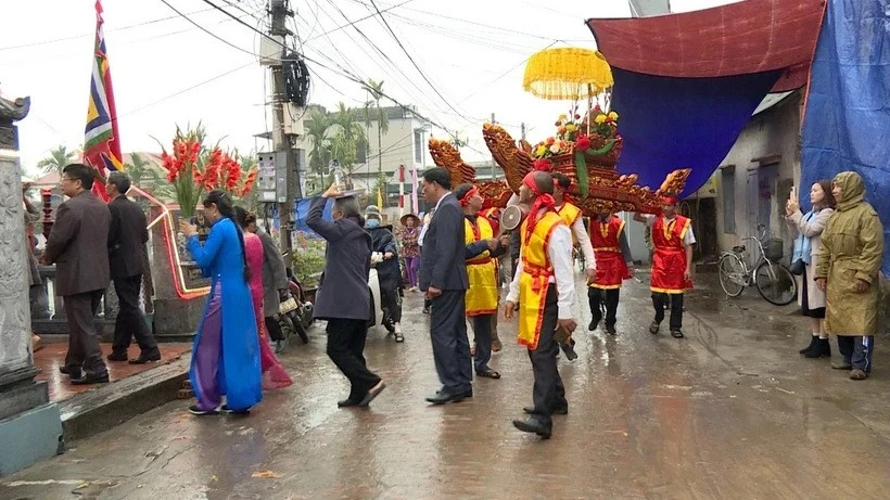 A palaquin procession ritual (Photo: VNA)