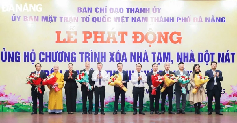 At a fund raising event for the substandard housing elimination drive held in Da Nang in January 2025. (Photo: VNA)