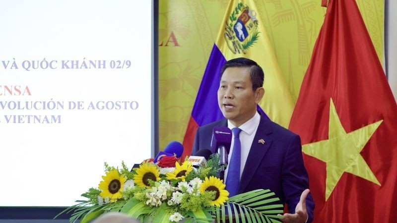 Vietnamese Ambassador to Venezuela Vu Trung My speaks at the event (Photo: Vietnamese Embassy in Venezuela)