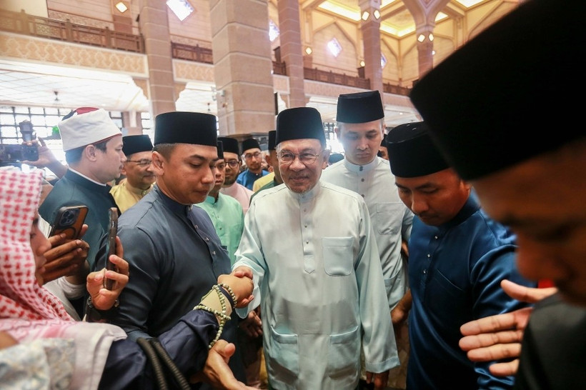 Malaysian Prime Minister Anwar Ibrahim greets the congregation after performing Aidiladha prayers at Masjid Putra in Putrajaya June 7, 2025. (Photo: Malay Mail/Sayuti Zainudin)