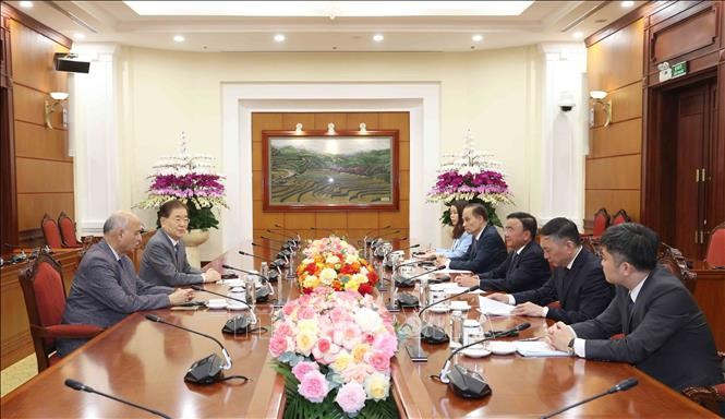 At the meeting in Hanoi on August 31 between Politburo member and permanent member of the Communist Party of Vietnam (CPV) Central Committee's Secretariat Tran Cam Tu and Chairman Chung Eui-yong and Co-Chairman Mushahid Hussain Sayed of the ICAPP Standing Committee. (Photo: VNA)