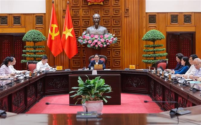 PM Pham Minh Chinh chairs the meeting with permanent Government members and representatives from ministries and agencies on September 12. (Photo: VNA)
