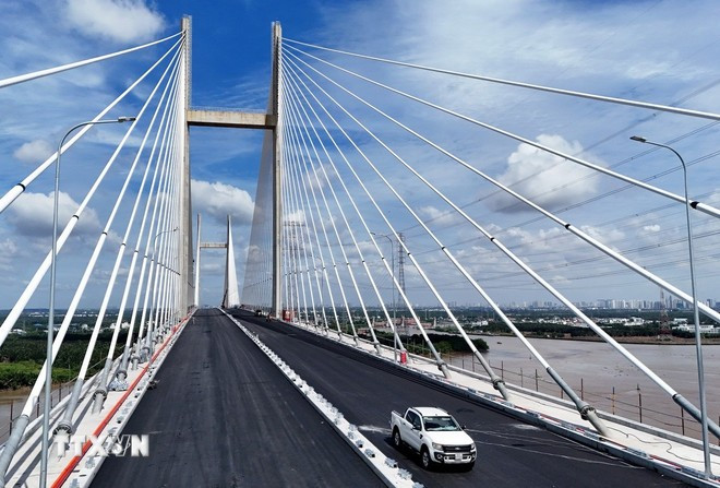 Binh Khanh bridge, a section of the Ben Luc–Long Thanh Expressway project, was completed at the end of August 2025. (Photo: VNA)