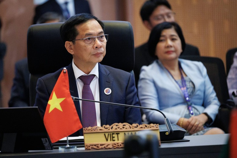 Vietnamese Deputy Prime Minister and Minister of Foreign Affairs Bui Thanh Son at the meeting. (Photo: VNA)