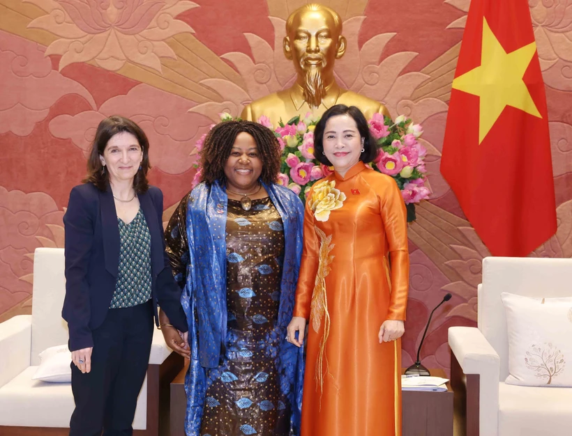 From right: National Assembly Vice Chairwoman Nguyen Thi Thanh, UN Women Representative in Vietnam Caroline Nyamayemombe, and UNICEF Deputy Representative in Vietnam Michaela Bauer. (Photo: VNA)