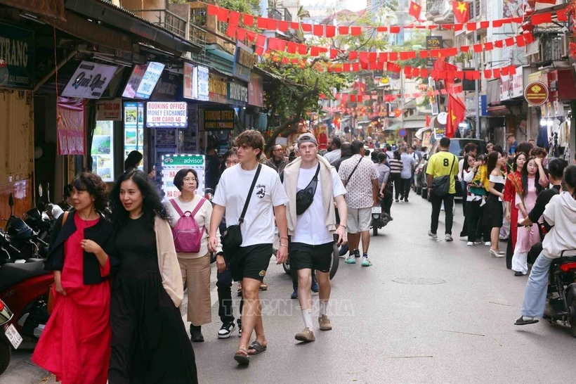 Visitors travel around Hanoi's Old Quarter during the Lunar New Year (Tet) holiday. (Photo: VNA)