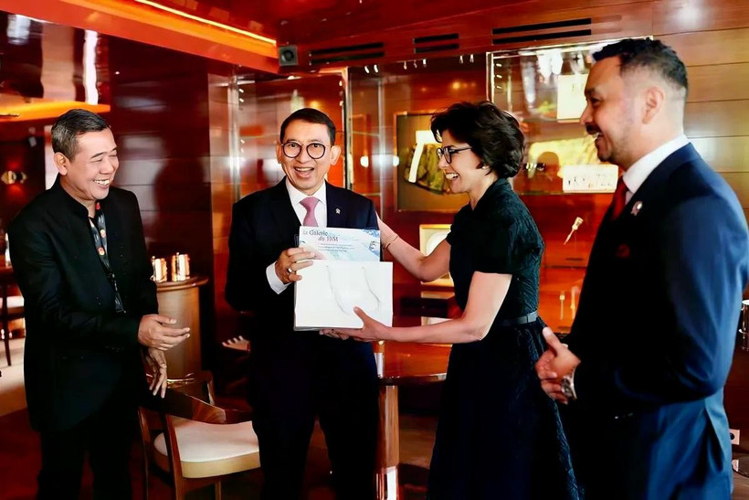 Indonesian Minister of Culture Fadli Zon and French Minister of Culture Rachida Dati agree to a memorandum of understanding regarding cooperation in the field of culture, signed in Cannes, France, on May 17, 2025. (Photo: Antara).