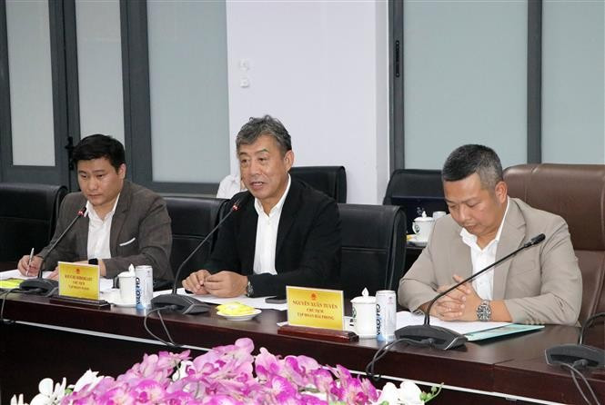 WAGO Group Chairman Kiuchi Hirokazu speaks at the meeting with representatives of the People’s Committee of Vinh Long province on September 12. (Photo: VNA)