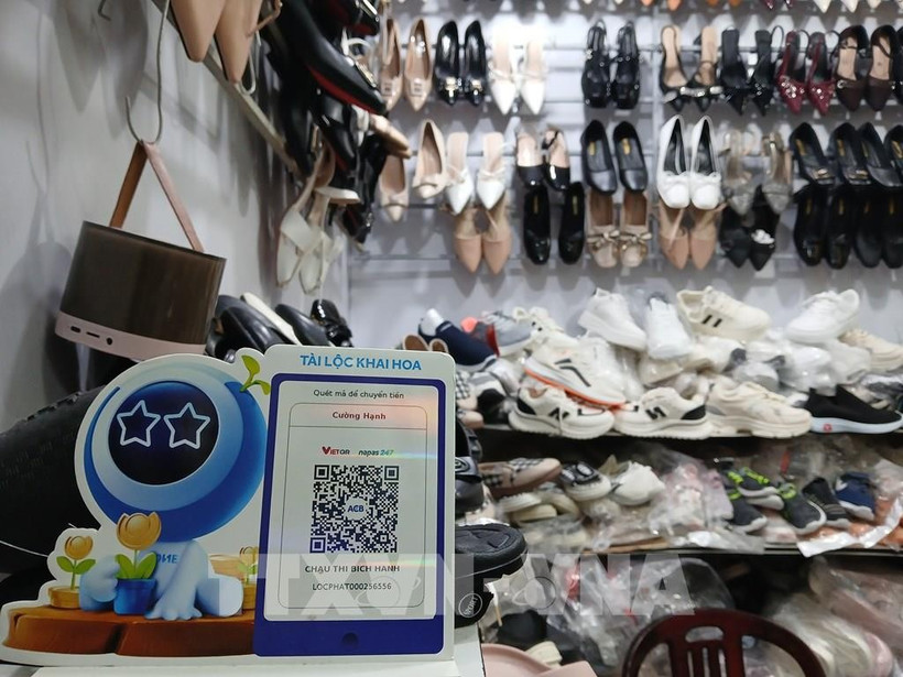Over 15,000 merchants in Da Nang's traditional markets use QR codes for cashless payment (Photo: VNA)