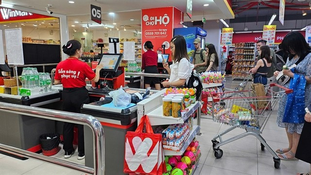 Consumers shop at a Winmart store in Nha Trang city. (Photo: VNA)