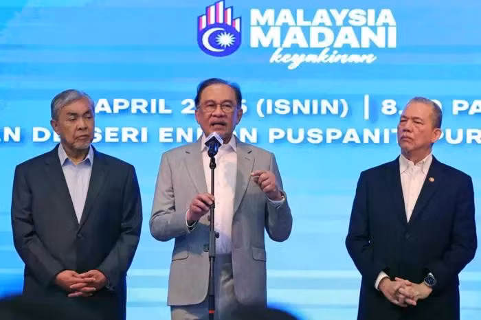 Malaysian Prime Minister Anwar Ibrahim (centre) at the meeting (Photo: bernama)