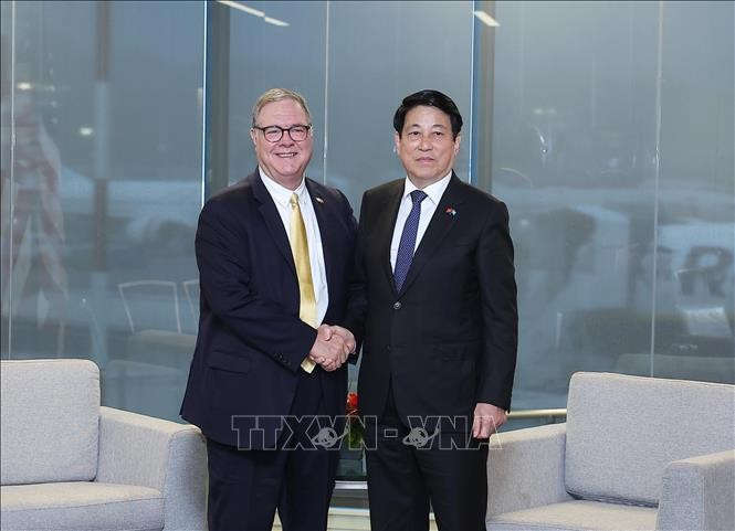 State President Luong Cuong (R) meets with Lieutenant Governor of Washington Denny Heck in Seattle city on September 21 morning, 2025. (Photo: VNA)