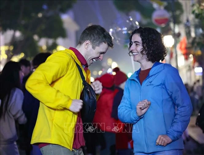 Foreigners celebrate New Year in Hanoi. (Photo: VNA)