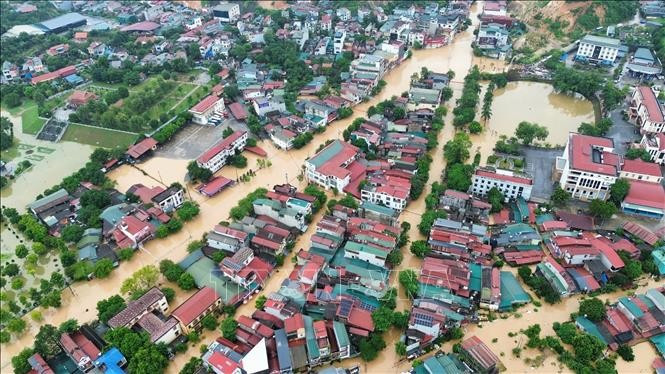 More than 5,000 households in Yen Bai ward, Lao Cai province, are affected by flood. (Photo: VNA)