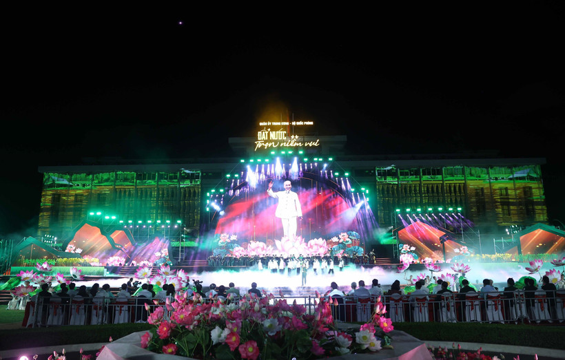 A performance at the grand art programme in HCM City on April 20. (Photo: VNA)